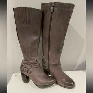 Brown  boots size 6